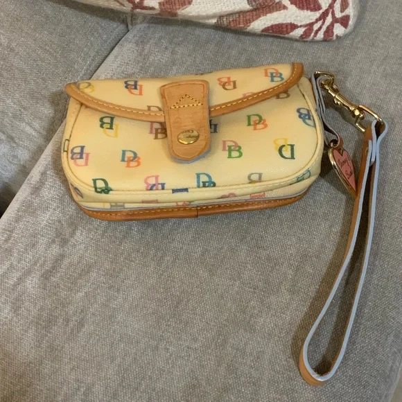 Vintage Dooney & Bourke Wristlet - Picture 9 of 9